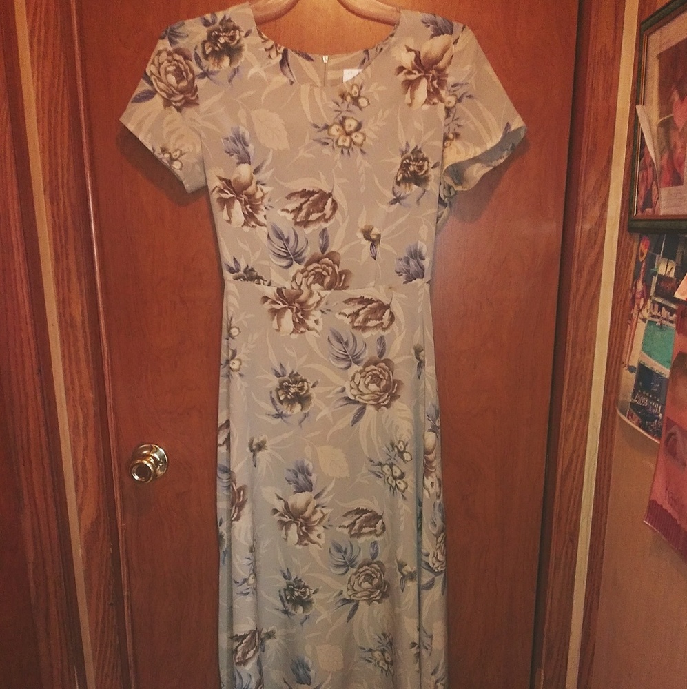 Jaclyn Smith long tan colored flowered dress